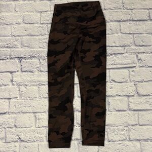 Lululemon Women’s Brown Camouflage Leggings
Size 4